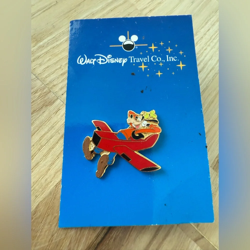 Disney goofy enamel pin